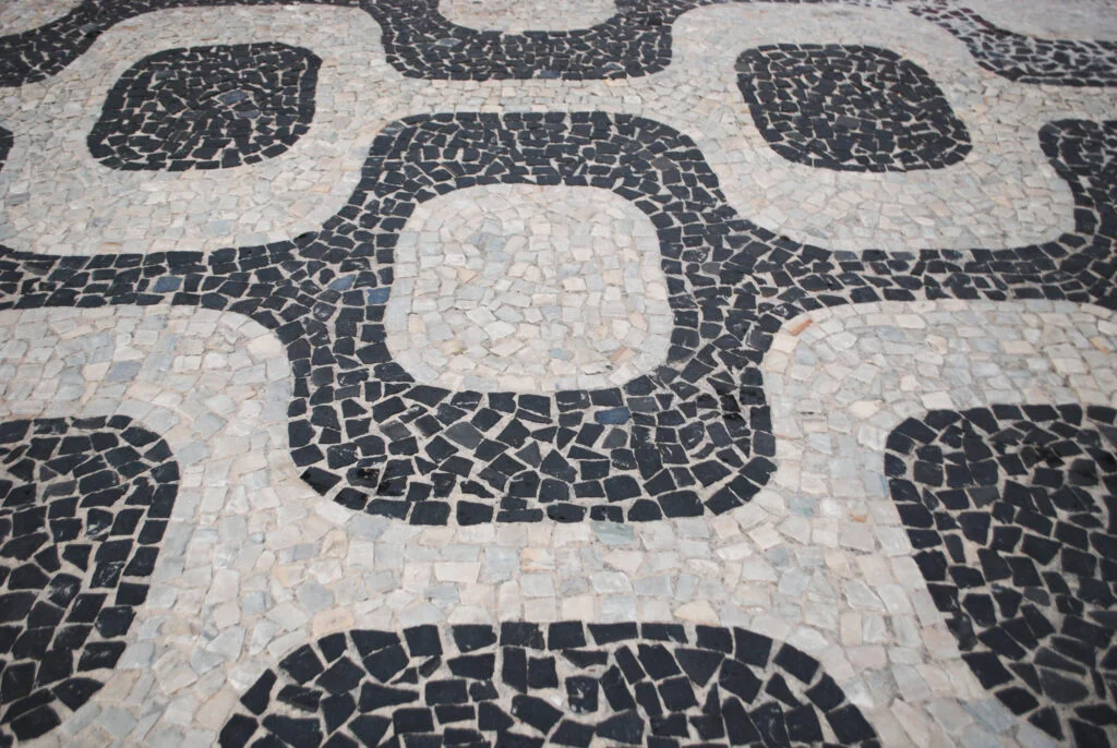 I marciapiedi carioca in pietra portoghese (foto . dentroriodejaneiro.it